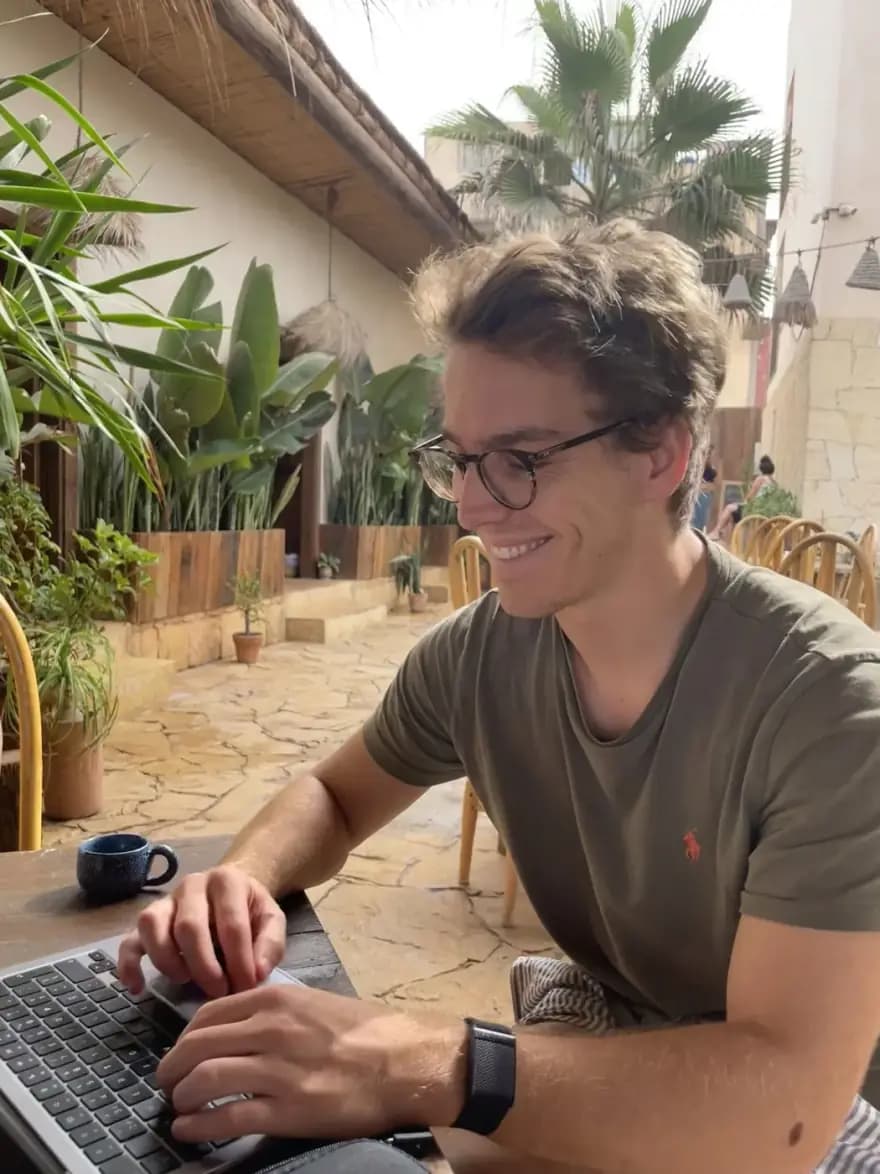 Jonas working from a Mediterranean café